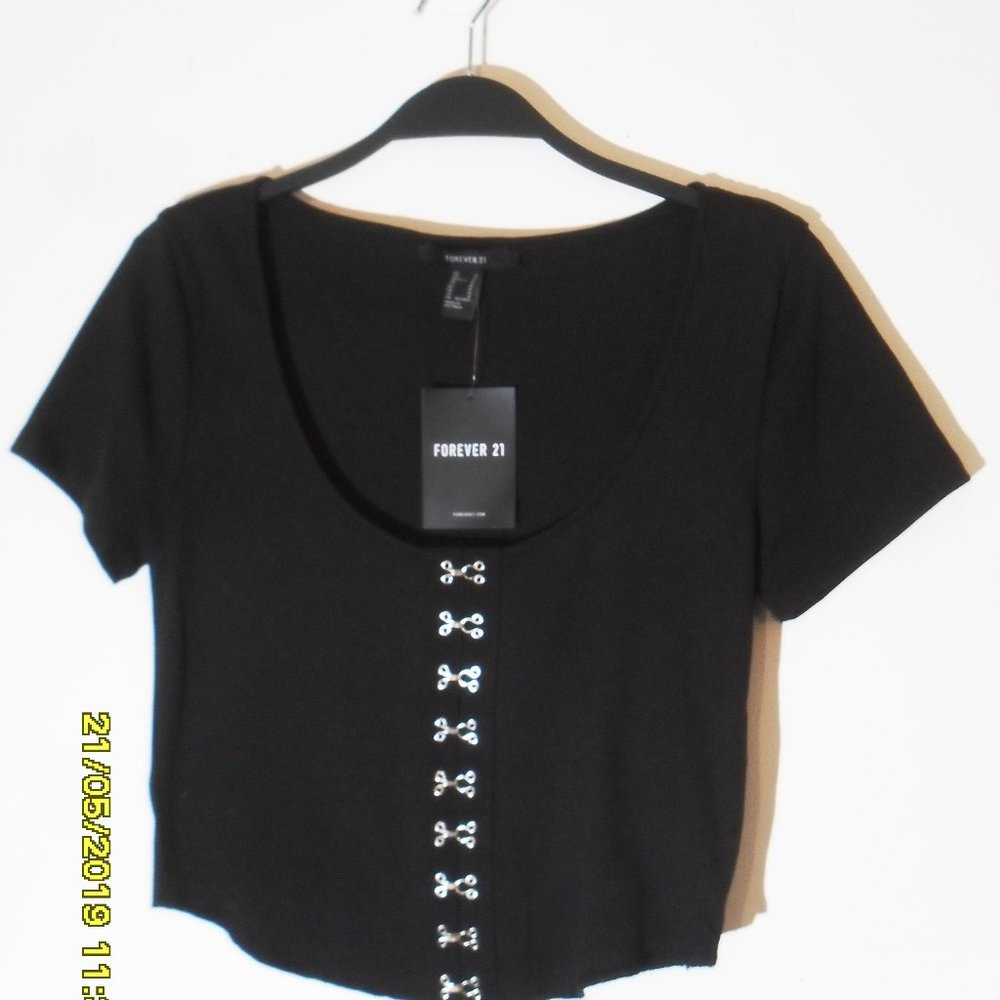 NEW WOMEN'T SIZE MEDIUM KNIT TOP BLACK